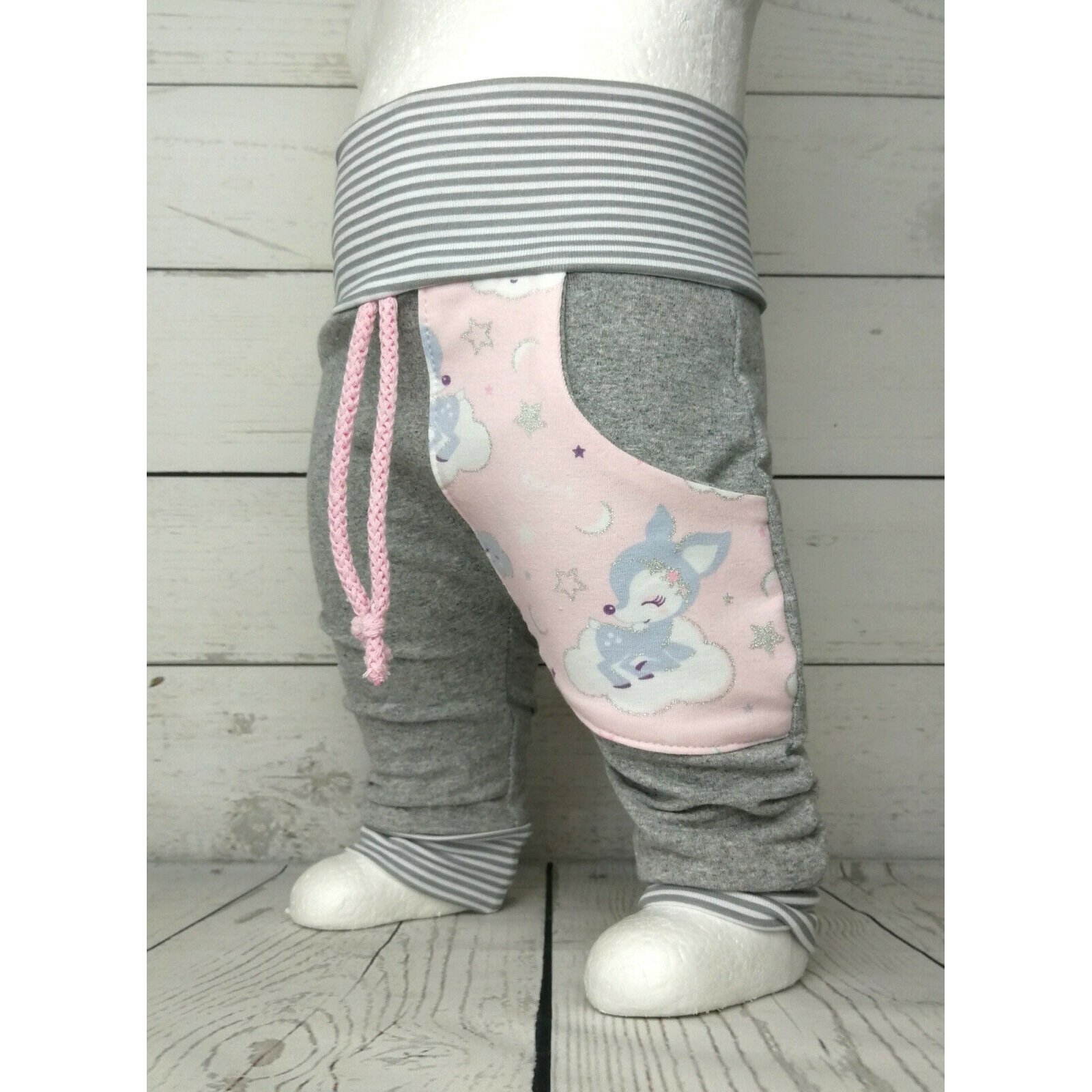 Baby Pumphose mit Tasche Hafenkitz Hellgrau Rosa handmade Puschel-Design 